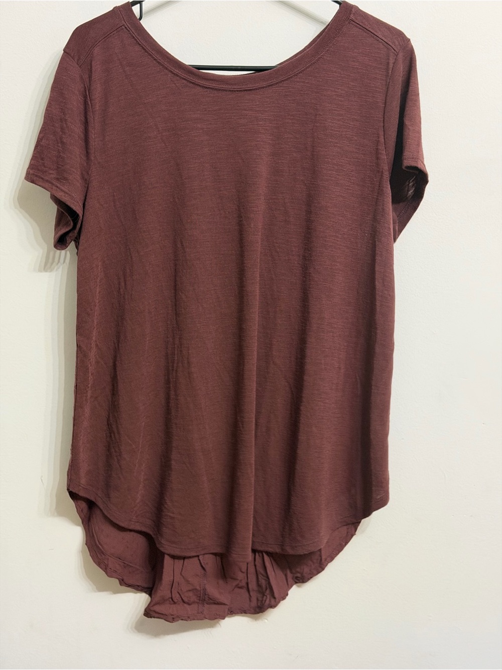 Sonoma Short Sleeve Crewneck Top in Maroon